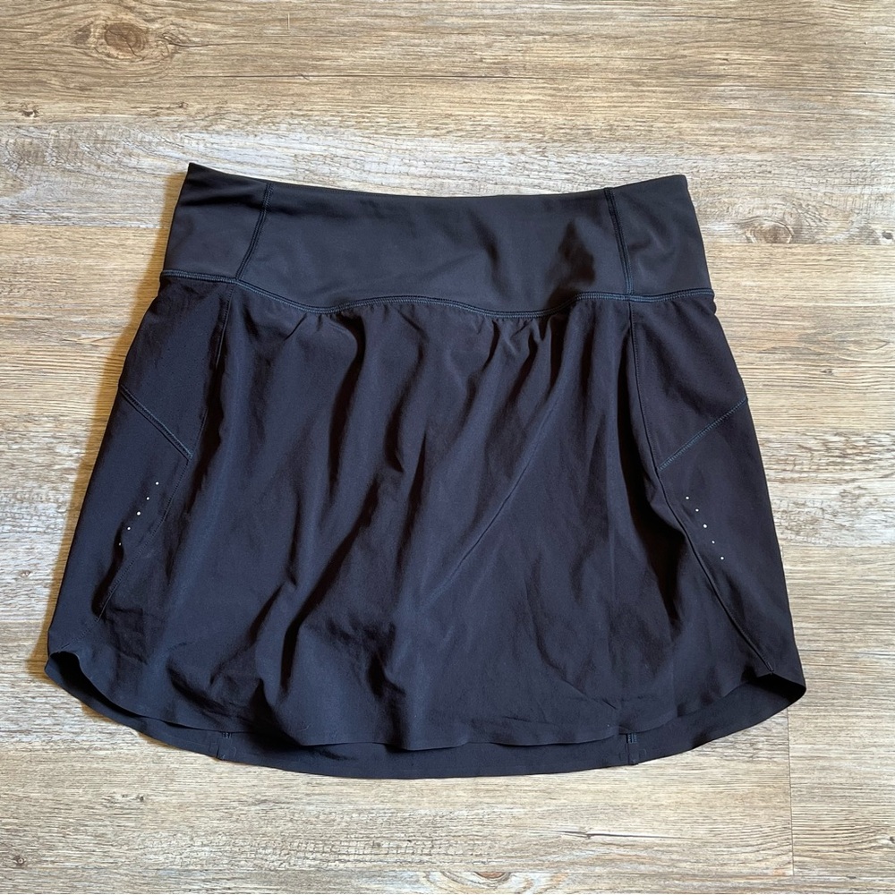 Athleta Run with It 16 inch skort black medium Activewear Skirt